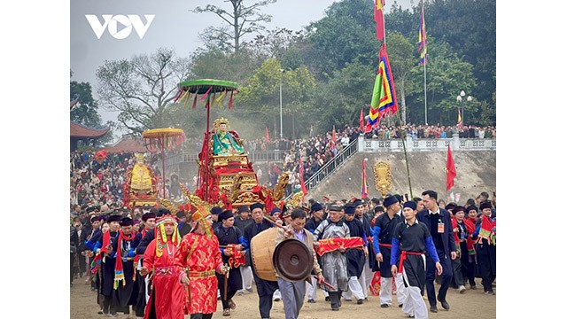 La fête du nouveau riz au temple de Dông Cuông. Photo : VOV.