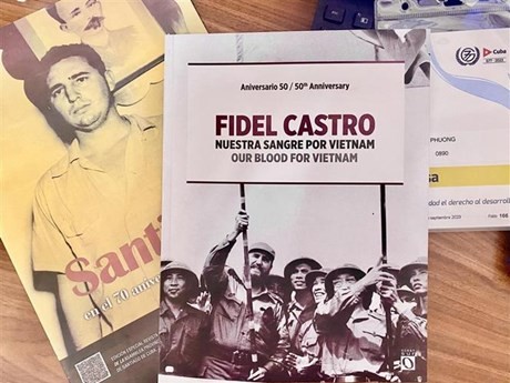 Le livre « Fidel Castro - Pour le Vietnam, Cuba est prête à verser son sang ». Photo : VNA.