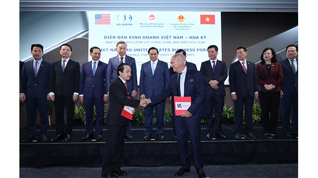 La compagnie Rikkeisoft investit 30 millions de dollars dans le marché américain, en présence du Premier ministre Pham Minh Chinh. Photo : vietnamnet.vn