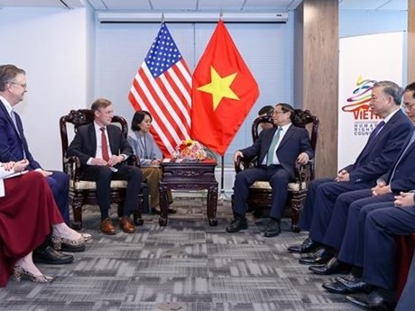 Le Premier ministre vietnamien Pham Minh Chinh (à droite) rencontre le conseiller américain à la sécurité nationale Jake Sullivan. Photo : VNA.