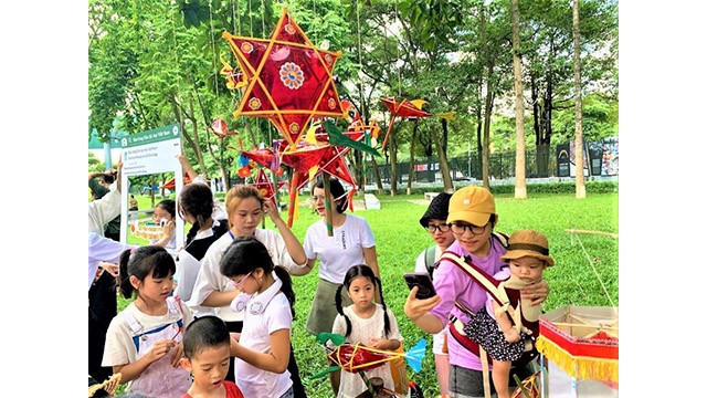 Le Musée d'ethnographie du Vietnam propose chaque année son programme de la mi-automne réunissant de nombreux enfants. Photo : Linh Vi.