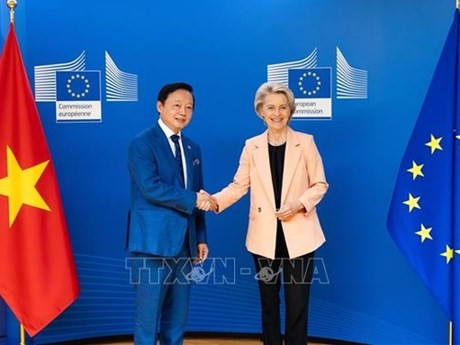Le vice-Premier ministre Tran Hong Ha et la présidente de la CE, Ursula von der Leyen. Photo: VNA