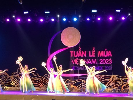 Cérémonie d'ouverture de la Semaine de la danse du Vietnam 2023 au parc de Thong Nhat. Photo: VNA