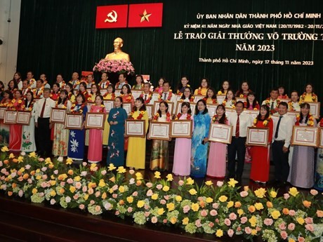 La cérémonie de remise de satisfecit aux enseignants exceptionnels. Photo : CVN.