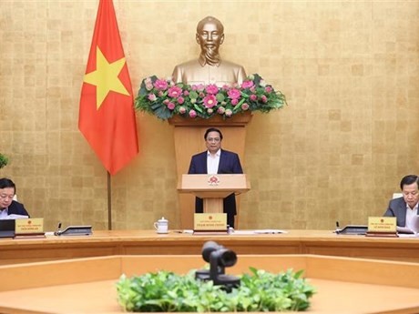 Le Premier ministre Pham Minh Chinh (au milieu) lors de la réunion gouvernementale de novembre, mercredi 6 novembre à Hanoï. Photo : VNA.