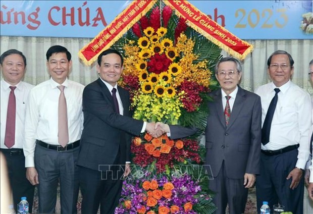 Le Vice-Premier ministre Trân Luu Quang et le pasteur Thai Phuoc Truong, chef de la Confédération générale de l'Église évangélique du Vietnam (au Sud). Photo : VNA.