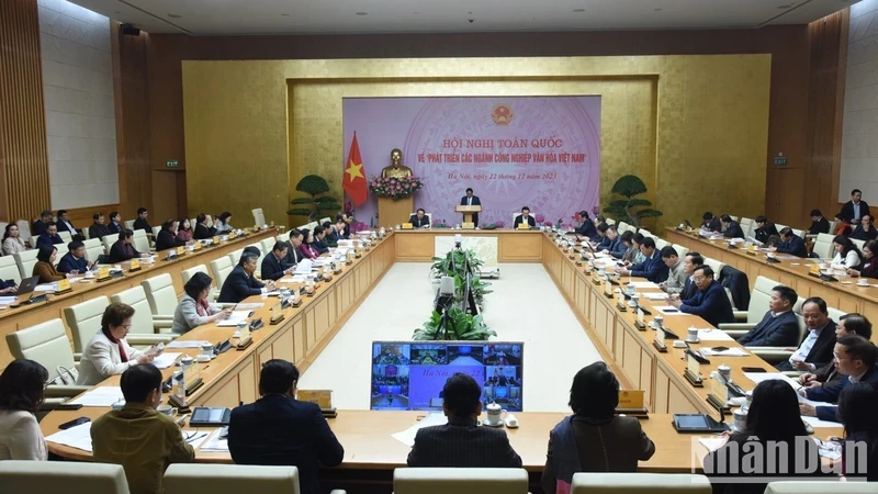 Le Premier ministre Pham Minh Chinh s'exprime lors de la conférence nationale en ligne sur le développement des industries culturelles du Vietnam. Photo : NDEL.