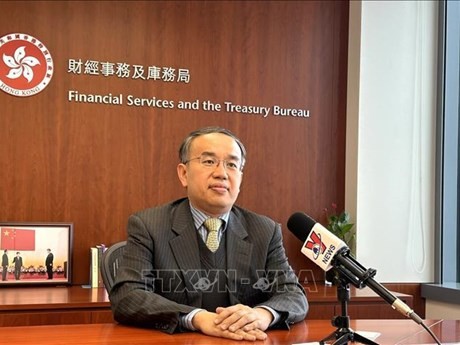 Le directeur des Services financiers et du Trésor de Hong Kong (Chine), Christopher Hui. Photo : VNA.