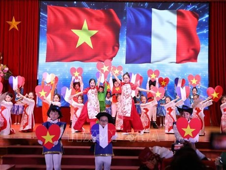Un événement da la série de la célébration du 50e anniversaire de l'établissement des relations diplomatiques entre le Vietnam et la France. Photo : VNA.
