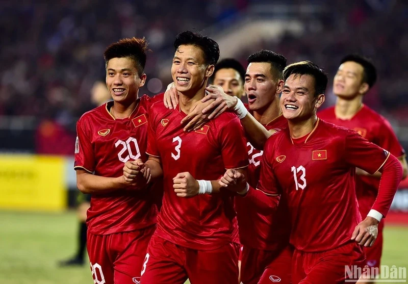 L'équipe vietnamienne est prête à participer à la finale de la Coupe d'Asie 2023. Photo : NDEL.