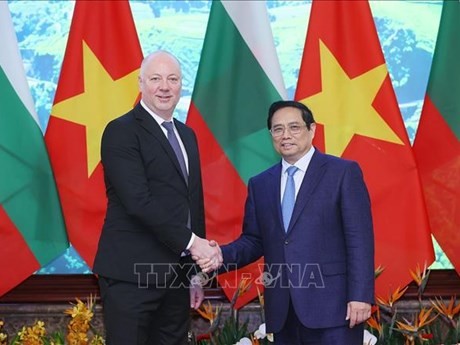 Le Premier ministre vietnamien, Pham Minh Chinh (à droite) et le Président de l'Assemblée nationale bulgare, Rossen Dimitrov Jeliazkov. Photo : VNA.