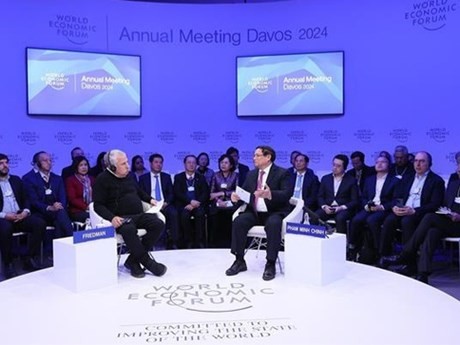 Le Premier ministre Pham Minh Chinh a eu un discours lors du dialogue politique sur la vision globale du Vietnam lors de la 54e réunion annuelle du Forum économique mondial (FEM) à Davos, en Suisse. Photo : VNA.
