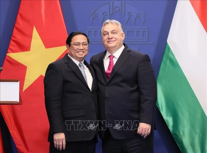 Le Premier ministre Pham Minh Chinh (à gauche) et son homologue hongrois, Viktor Orbán (à droite). Photo: VNA