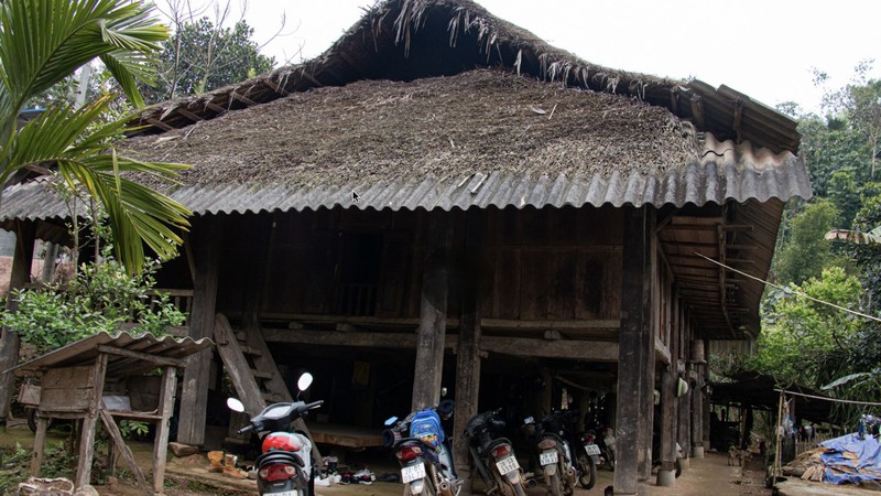 La maison sur pilotis vielle de plus de 30 ans dans la commune de Giap Dat, district de Dà Bac. Photo : nhandan.vn