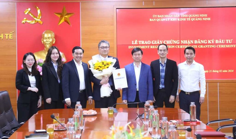 Remises des certificats d’investissement à deux projets d’investissement direct étranger (IDE) à Quang Ninh. Photo : baodautu.vn