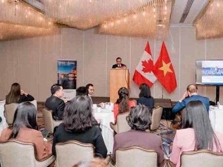 Panorama d'un séminaire de promotion de l'investissement organisé par l'ambassade du Vietnam au Canada. Photo : Vietnamplus.