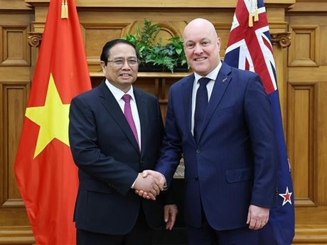 Le Premier ministre Pham Minh Chinh (à gauche) et son homologue néo-zélandais Christopher Luxo. Photo: VNA