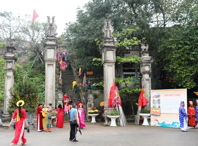 Le Temple de Dôc Cuoc à Sâm Son. Photo : nhandan.vn