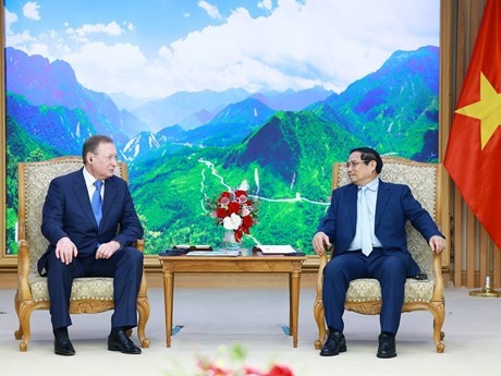 Le Premier ministre Pham Minh Chinh (à droite) et le directeur général de la société russe Zarubezhneft, Sergei Ivanovich Kudryashov. Photo : VNA.