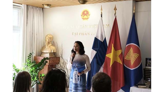 L'ambassadrice Pham Thi Thanh Binh prend la parole lors de la rencontre. Photo : Ambassade du Vietnam en Finlande.