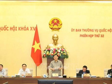 Le Président de l'Assemblée nationale, Vuong Dinh Hue, s'exprime à l'ouverture de la 32e session du Comité permanent de l'Assemblée nationale. Photo: VNA 