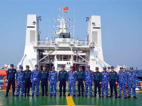 Achèvement d’une patrouille conjointe entre les Garde-côtes du Vietnam et de la Chine. Photo: VNA.