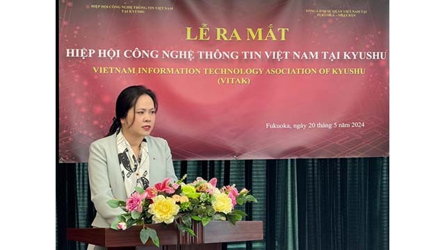 La présidente de l'Association VITAK, Ngô Thu Huyên,s'exprime lors de la cérémonie d'ouverture. Photo : baoquocte.vn