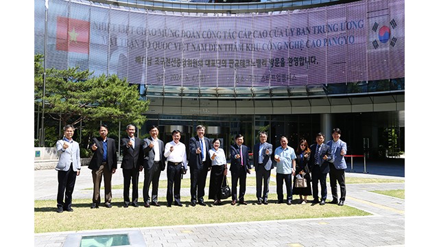 La délégation du FPV visite la zone de technologie Pangyo. Photo : L'Association des hommes d'affaires et d'investissement Vietnam-République de Corée.