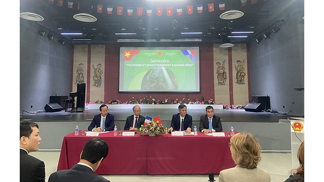 La conférence visant à promouvoir l'investissement et le tourisme de Quang Binh en France. Photo : baoquangbinh.vn