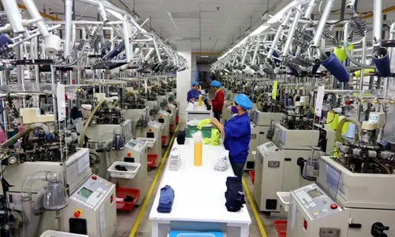 Les industries manufacturières et de fabrication demeurent toujours un moteur de la croissance économique de Quang Ninh. Photo : VNA.