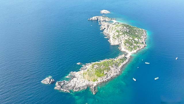 L'île de Hon Nôi également connue sous le nom Dao Yên (l'île de nids d’hirondelles), dans la ville de Nha Trang. Photo : toquoc.vn