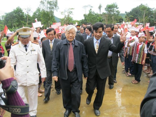 Le Secrétaire général Nguyên Phu Trong lors d'une visite à Quang Nam. Photo : VOV.