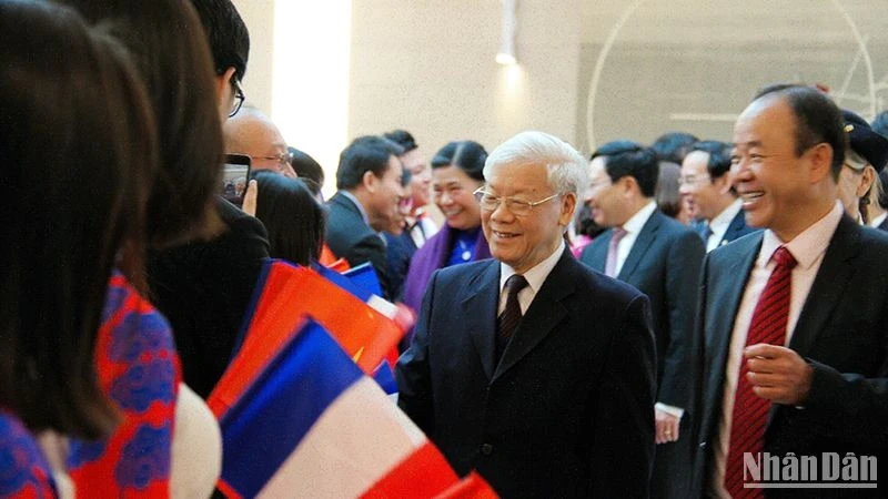 La communauté des Vietnamiens est heureuse d'accueillir le 25 mars 2018 la visite officielle du Secrétaire général Nguyên Phu Trong en France. Photo : nhandan.vn