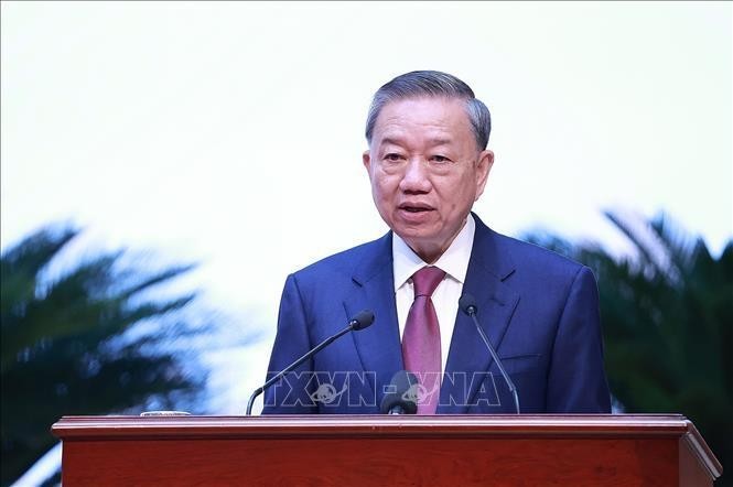 Le Secrétaire général du Comité central du PCV et Président vietnamien Tô Lâm prend son discours d'investiture. Photo : VNA.