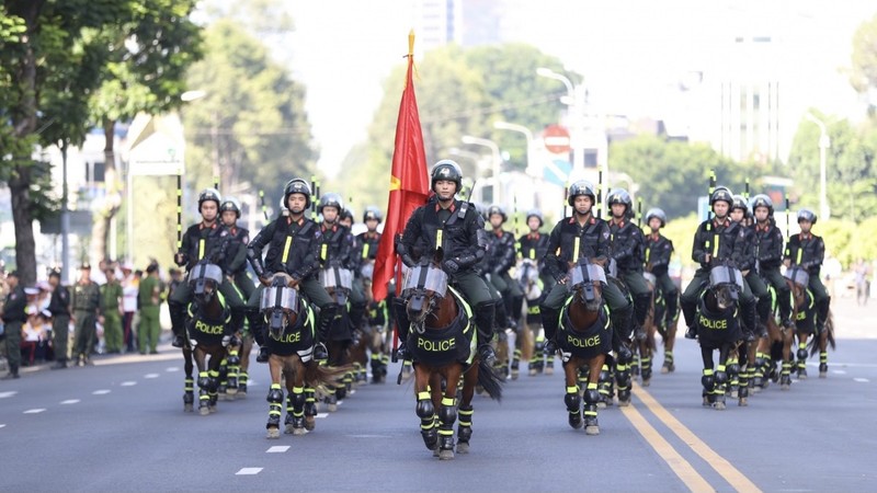 Démonstration impressionnante de cavalerie dans le centre du 1er arrondissement de Hô Chi Minh-Ville. Photo : VOV.