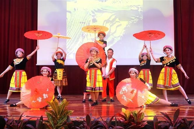 Un numéro de danse traditionnelle du Vietnam. Photo : VNA.