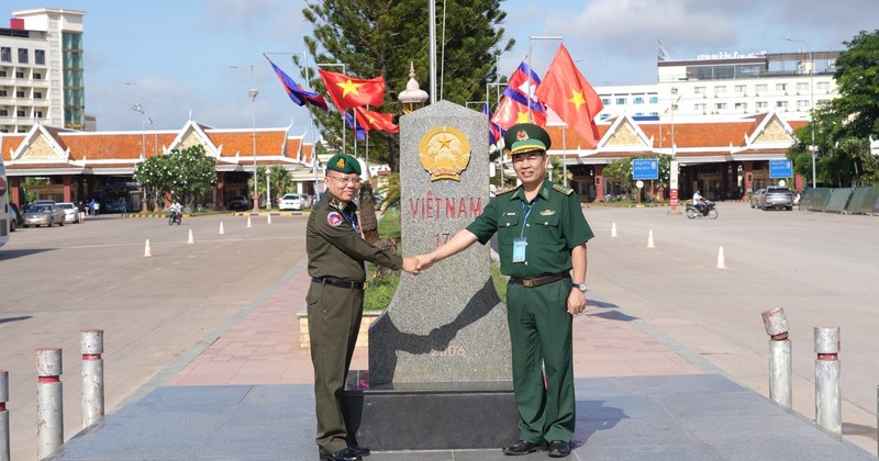 Renforcer la solidarité entre les garde-frontières vietnamiens et la gendarmerie et l'armée de terre cambodgiennes