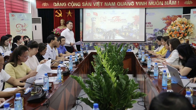 La vue générale de la conférence de presse présentant le programme du 2e Festival d'Automne de Hanoi 2024. Photo: hanoimoi.vn