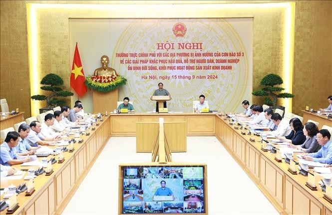 Le Premier ministre Pham Minh Chinh préside une conférence en ligne sur le traitement des conséquences du typhon Yagi. Photo : VNA.