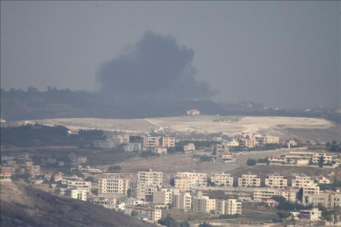 Fumée après une frappe aérienne israélienne sur Qantara, au Liban, le 22 septembre 2024. Photo : Xinhua/VNA.