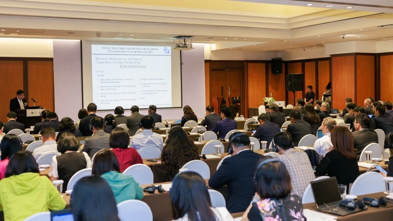 La vue générale du séminaire « Renforcement des capacités pour améliorer l'efficacité du marché boursier vietnamien » . Photo: JICA.