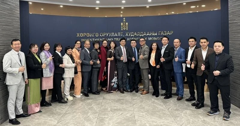 Délégation des hommes d'affaires vietnamiennes travaille au ministère mongol de l'Économie et du Développement. Photo : ambassade du Vietnam en Mongolie.