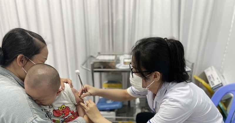 Jusqu'à 95% des enfants de 1 à 5 ans de Hanoi devraient être vaccinés contre la rougeole et la rubéole (RR) cette année. Photo : VNA.