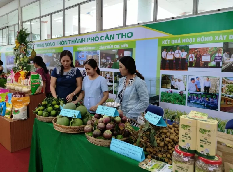 Les entreprises ont la possibilité de rechercher une coopération commerciale lors de la Foire internationale agricole du Vietnam en 2024. Photo: congthuong.vn