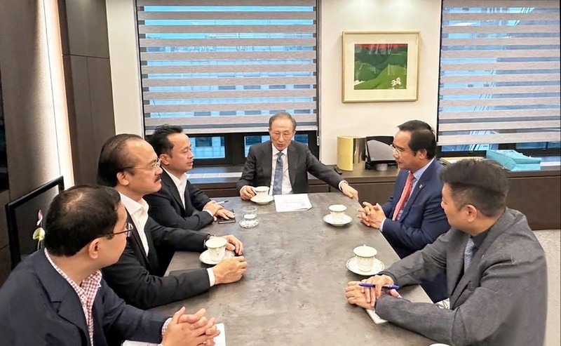 L'ancien président Lee Myung-bak a souligné l'importance d'appliquer les modèles d'économie verte et d'économie circulaire. Photo : tinnhanhchungkhoan.vn