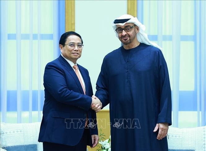 Le Premier ministre vietnamien Pham Minh Chinh (gauche) et le président des Émirats arabes unis, Cheikh Mohammed ben Zayed Al Nahyan. Photo : VNA.