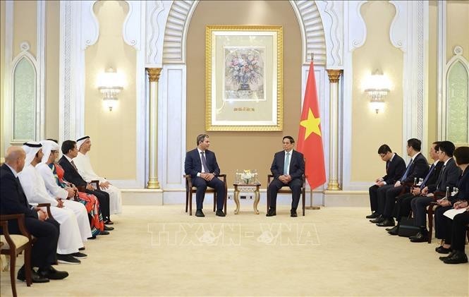 Le Premier ministre Pham Minh Chinh reçoit des dirigeants de grandes groupes des Émirats arabes unis. Photo : VNA.