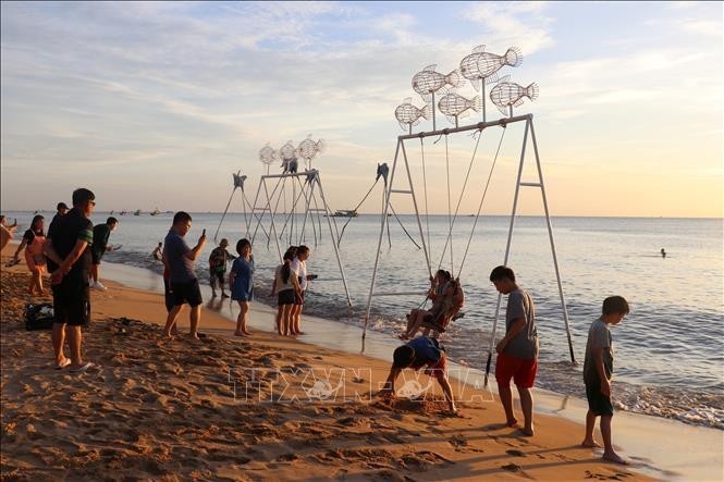 Au cours des dix premiers mois de 2024, la ville insulaire de Phu Quoc a attiré plus de 5,2 millions de visiteurs. Photo : VNA.