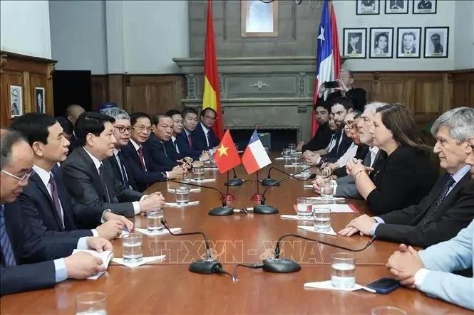 Le Président de l'État Luong Cuong reçoit la Présidente du Parti socialiste du Chili Paulina Vodanovic à Santiago le 10 novembre (heure locale). Photo : VNA.