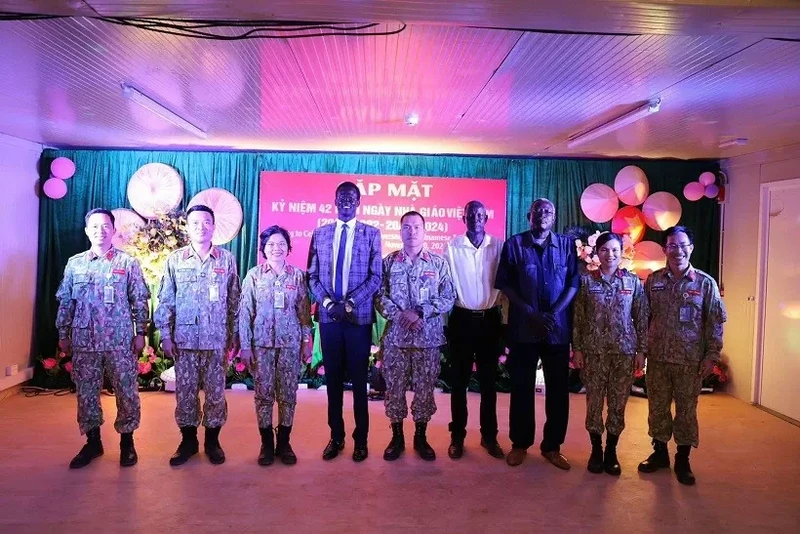 Les délégués participant à la rencontre en l'honneur de la Journée des enseignants vietnamiens dans la région d'Abyei. Photo : Équipe du Génie n°3.